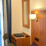 Canton Hotel *